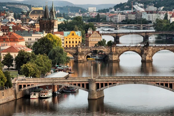 Влтава и мосты Праги — стоковое фото