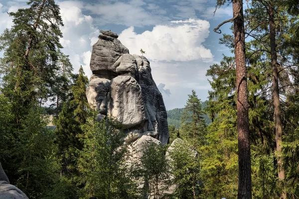 Adrszpach Milli Parkı-Teplice rocks. Rock kasabası. Çek Cumhuriyeti