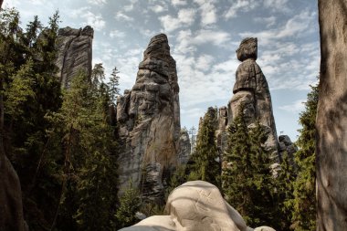 Adrszpach Milli Parkı-Teplice rocks. Rock kasabası. Çek Cumhuriyeti