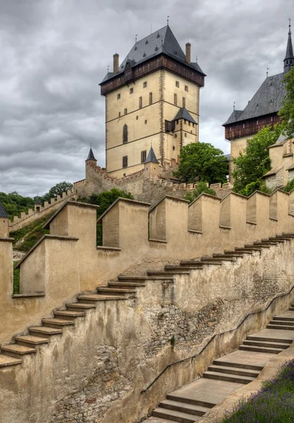 Historische kasteel in Karlstejn, Tsjechië — Stockfoto