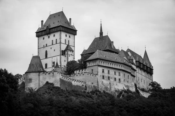 Zabytkowy zamek w Karlštejn, Czech Republic — Zdjęcie stockowe