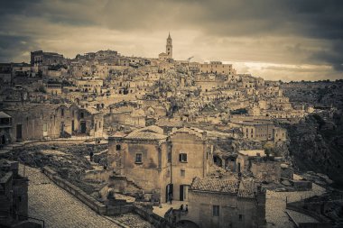 Matera İtalya 'nın Basilicata bölgesinde Matera ili' nde bir şehir ve komün..