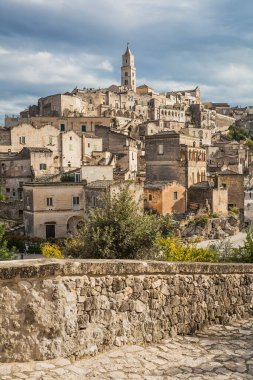 Matera İtalya 'nın Basilicata bölgesinde Matera ili' nde bir şehir ve komün..