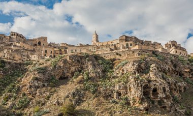 Matera İtalya 'nın Basilicata bölgesinde Matera ili' nde bir şehir ve komün..
