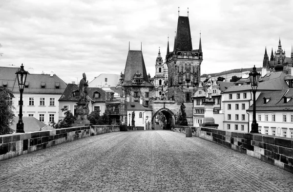 Historische Karlsbrücke in Prag, Tschechische Republik — Stockfoto