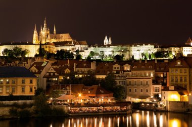 Prag, Çek Cumhuriyeti. Görünümü katedral ve Prag Kalesi'ne (Hradcany).