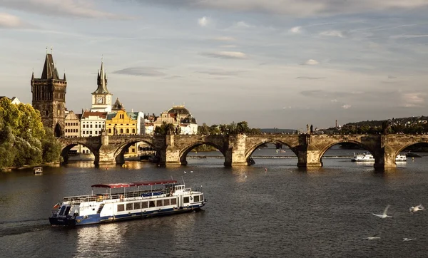 Karlsbrücke in Prag, Tschechien — Stockfoto