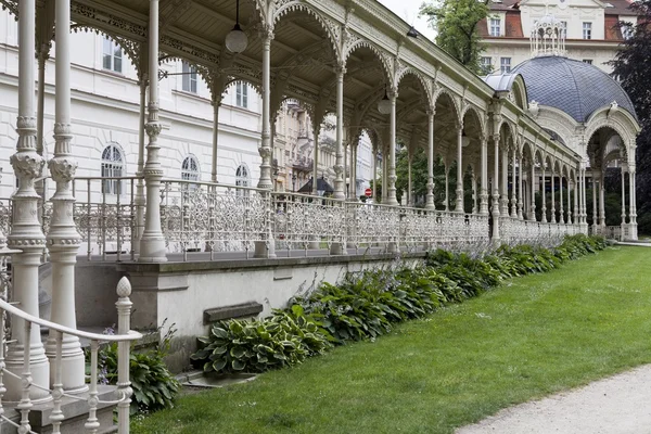 Antiguo pabellón en Karlovy Vary — Foto de Stock