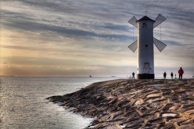 Deniz feneri yel Stawa Mlyny, Swinoujscie, Baltık Denizi, Polonya.