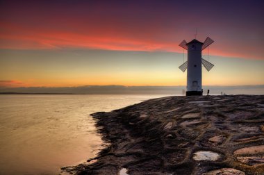 Deniz feneri yel Stawa Mlyny, Swinoujscie, Baltık Denizi, Polonya.