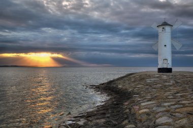 Deniz feneri yel Stawa Mlyny, Swinoujscie, Baltık Denizi, Polonya.
