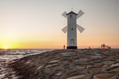 Deniz feneri yel Stawa Mlyny, Swinoujscie, Baltık Denizi, Polonya.