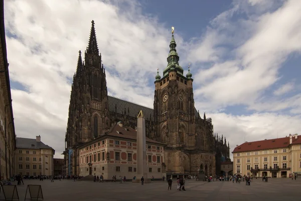 Kathedraal van Saints Vitus, Wenceslaus en Adalbert, Prague, Tsjechië — Stockfoto