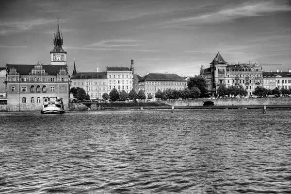 Río Moldava en Praga . — Foto de Stock