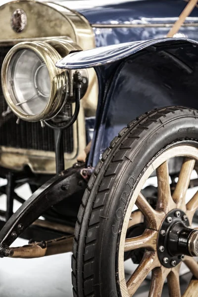 Παλιό και vintage αυτοκίνητο — Φωτογραφία Αρχείου