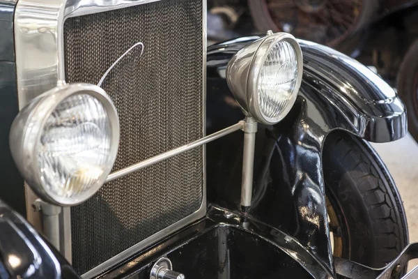Carro velho e vintage — Fotografia de Stock