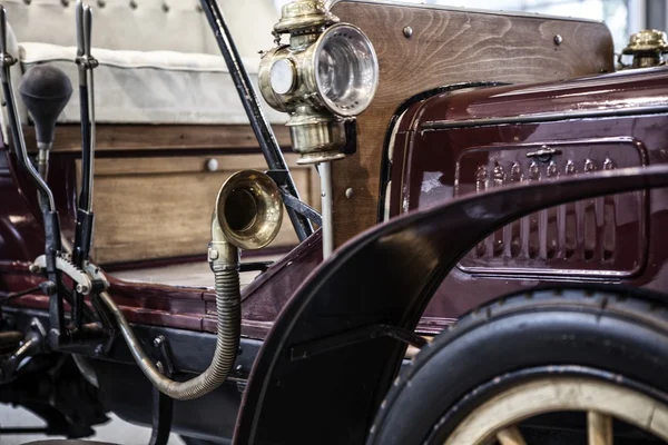 Carro velho e vintage — Fotografia de Stock