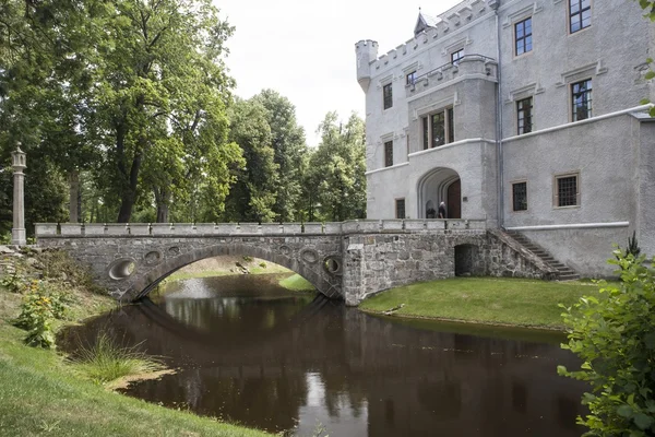Castillo histórico en Karpniki, Polonia — Foto de Stock