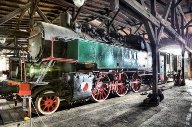 Eski buharlı lokomotif.