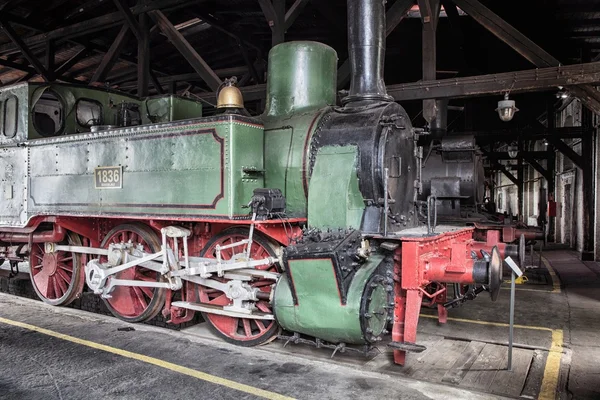 De oude stoomlocomotief — Stockfoto