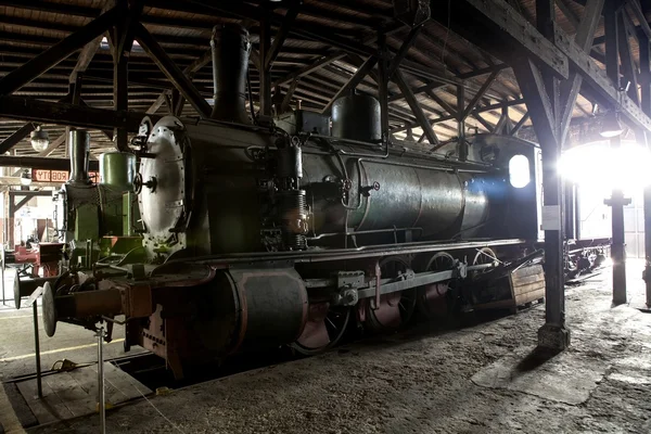 La vieille locomotive à vapeur — Photo