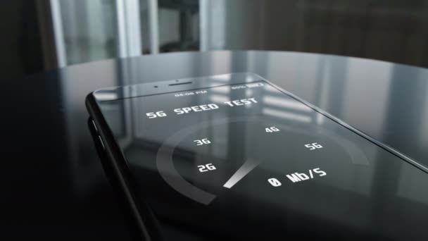 スマートフォン上で動作する5gセルラー技術と速度テストモバイルアプリ — ストック動画