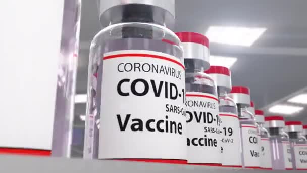 Szczepionka przeciw koronawirusowi covid-19 na przenośniku w laboratorium badawczym — Wideo stockowe