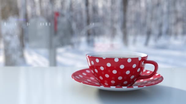 Kora téli reggel és a polka pontok piros csésze forró ital kávé vagy tea — Stock videók