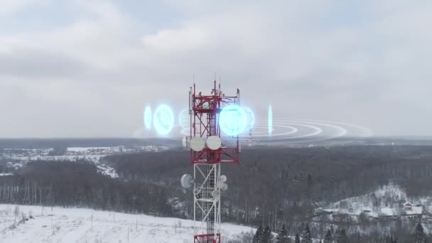 Rete di telecomunicazioni che trasferisce dati internet attraverso l'antenna di telecomunicazione — Video Stock