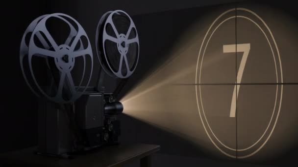 Ο προβολέας ταινιών με κύλινδρο ταινιών παίζει το ρετρό βίντεο αντίστροφης μέτρησης στην οθόνη — Αρχείο Βίντεο