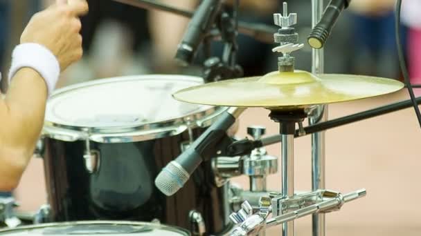 Men's hand beats the drum and cymbal on the street concert — Stock Video