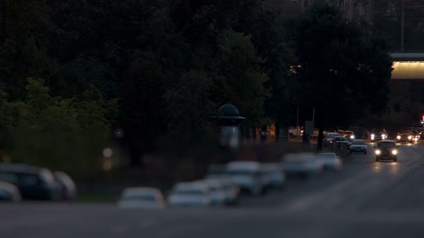 El flujo de coches en la carretera, timelapse — Vídeos de Stock