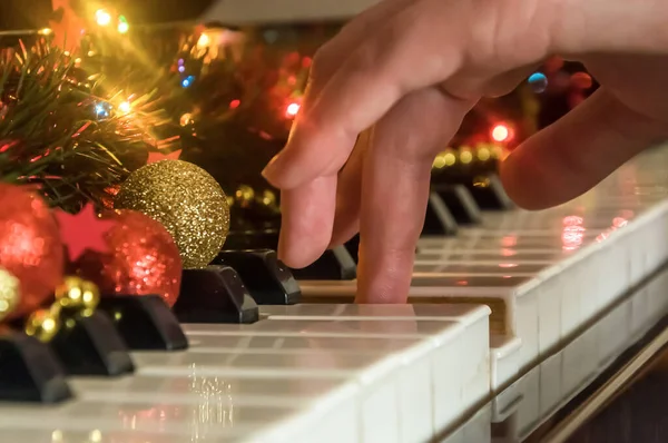 Hände Spielen Musik Auf Dem Klavier Hände Und Klavierspieler Keyboard — Stockfoto
