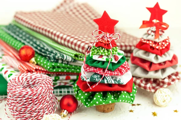 Árbol Navidad Hecho Tela Multicolor Navidad Año Nuevo —  Fotos de Stock