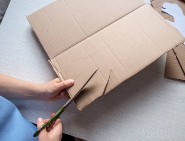 Kartondan oyuncaklar yapma süreci, bir hobi. Kendi ellerinle çevre dostu oyuncaklar.