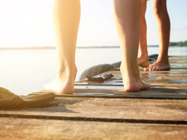 Ayaklar gün ışığında. Dinlenmek, yaz, hafta sonları....