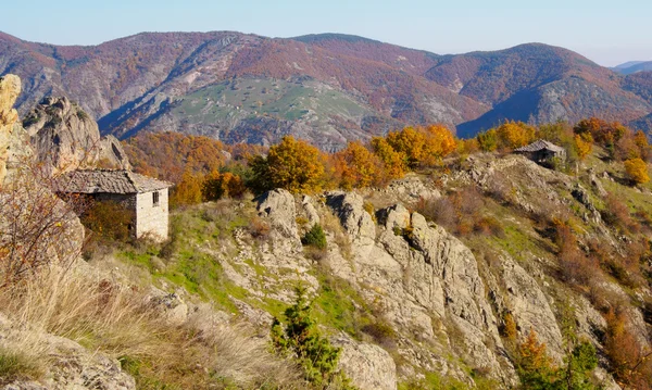 Старые дома в горах. Болгария . — стоковое фото