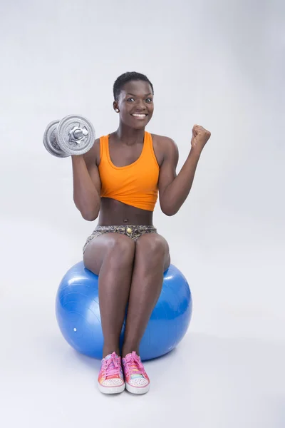 African American woman with dumbbell — Stock Photo, Image