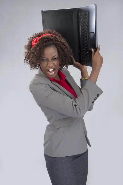 Mulher de negócios bonita com laptop — Fotografia de Stock