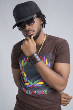 serin Afro-Amerikan erkek