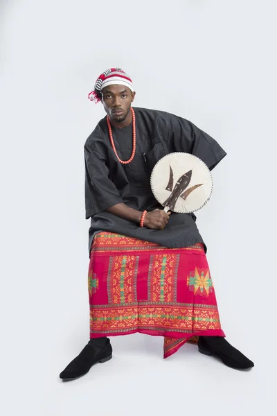 Homme avec des vêtements traditionnels — Photo