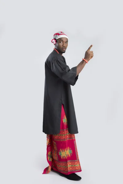 伝統的な服を持つ男 — ストック写真