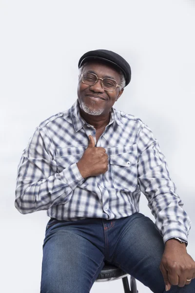 Man wearing black hat and eyeglasses — Stock Photo, Image