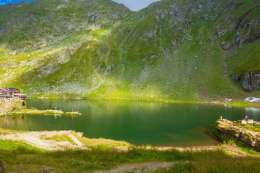 Fagaras Dağları 'ndaki Transfagarasan Balea Buzul Gölü
