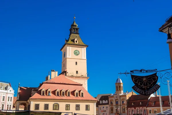 Radnice města Brasov za slunečného dne — Stock fotografie