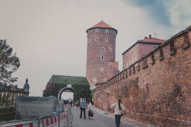 Wawel Kalesi 'nin ana girişi, Krakow, Polonya