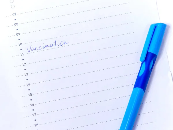 Zavřít pohled fotografie slovního očkování napsaného v denním plánovači — Stock fotografie