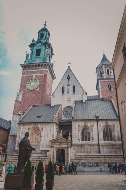 St. Stanislaus Kraliyet Katedrali Bazilikası ve Wawel Hil 'deki Wenceslaus.