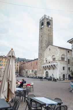 Brescia Piazza Duomo 'daki Palazzo del Broletto Sarayı