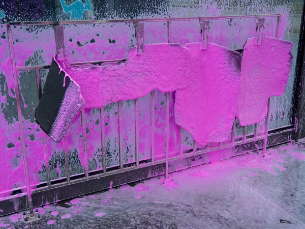 Covered car mats with pink foam at a self-service car wash — Φωτογραφία Αρχείου